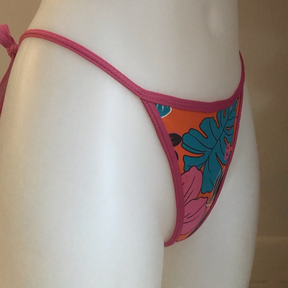 Bikini - Picture 5 of 7